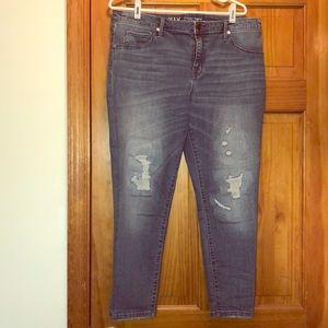 Ava & Viv distressed cropped jegging - like new